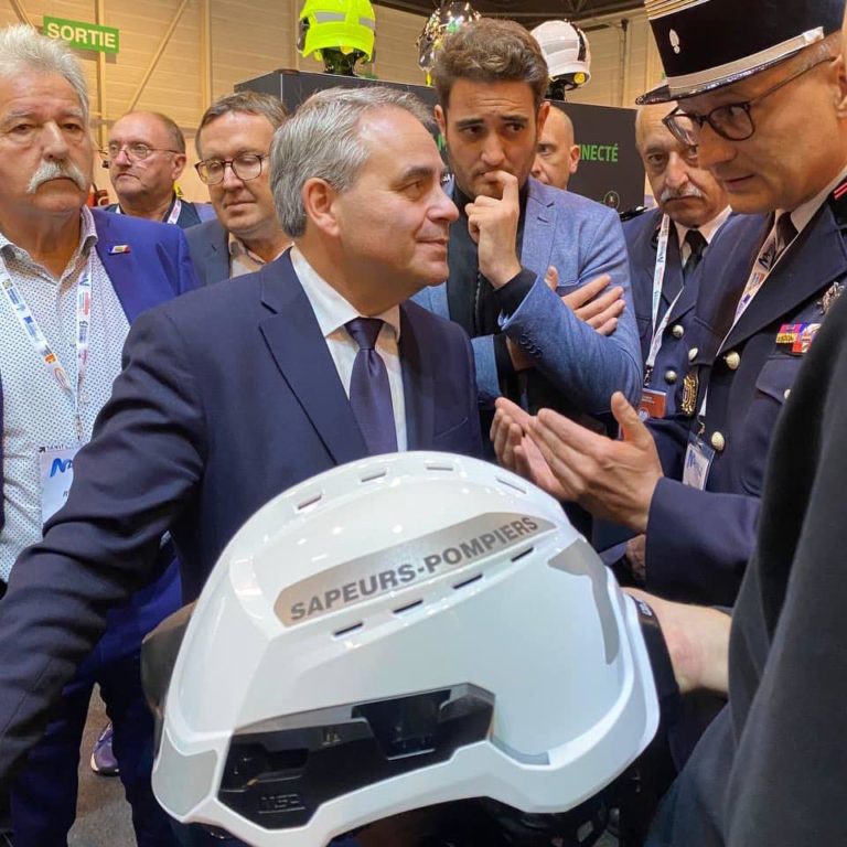 Nos pompiers sont des héros, mobilisés 24h/24, 7 jours/7, au service de chacun d… Nos pompiers sont des héros, mobilisés 24h/24, 7 jours/7, au service de chacun d…