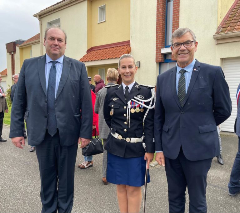 GENDARMERIE D’ECUIRES Prise de commandement de la compagnie de gendarmerie dép… GENDARMERIE D’ECUIRES Prise de commandement de la compagnie de gendarmerie dép…