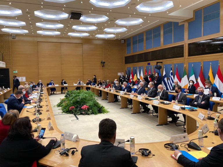 Au nom du Sénat et de tous nos Présidents de commissions, je suis fier d’acc… Au nom du Sénat et de tous nos Présidents de commissions, je suis fier d’acc…