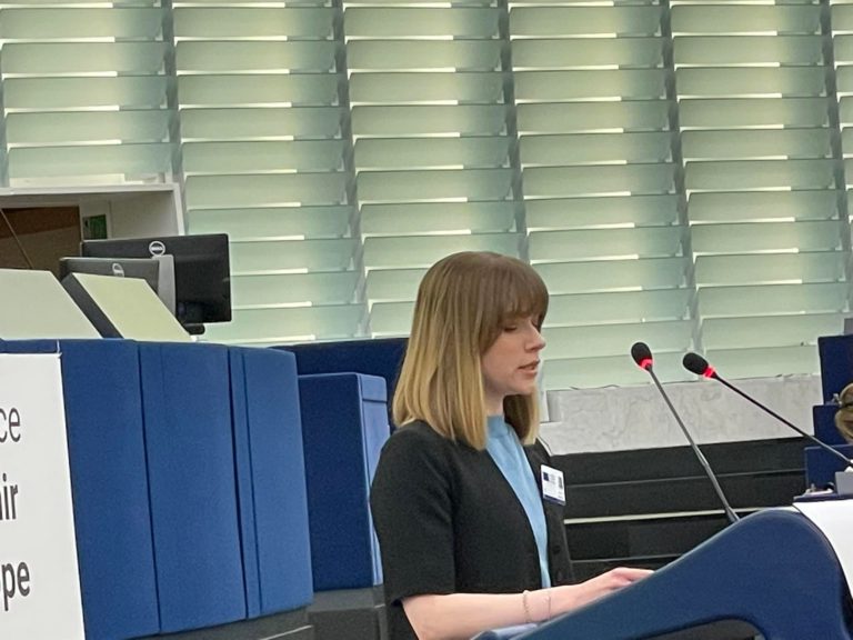 Cet après-midi, au Parlement européen, à Strasbourg, à la reprise de la séance, … Cet après-midi, au Parlement européen, à Strasbourg, à la reprise de la séance, …