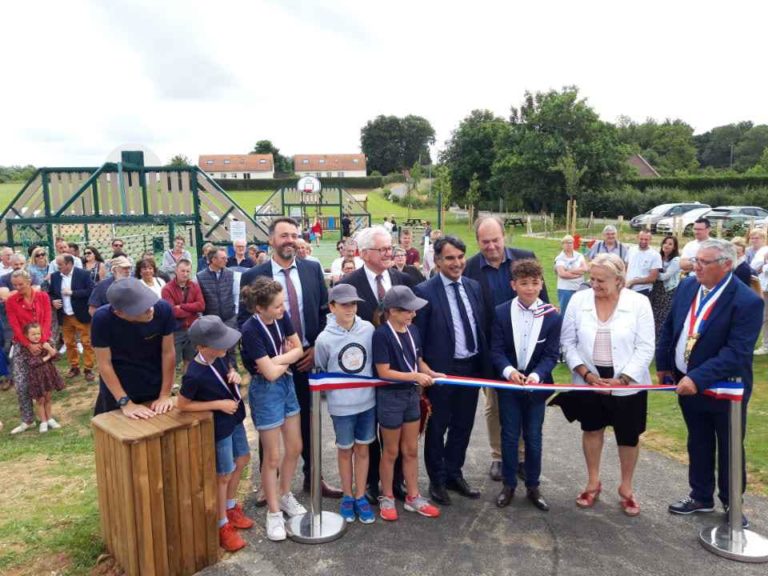Inauguration ce samedi matin du city stade de Parenty en présence de Serge Depra… Inauguration ce samedi matin du city stade de Parenty en présence de Serge Depra…