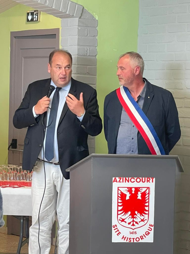 A l’invitation de Nicolas Poclet, maire d’Azincourt, j’ai assisté à la cérémonie… A l’invitation de Nicolas Poclet, maire d’Azincourt, j’ai assisté à la cérémonie…