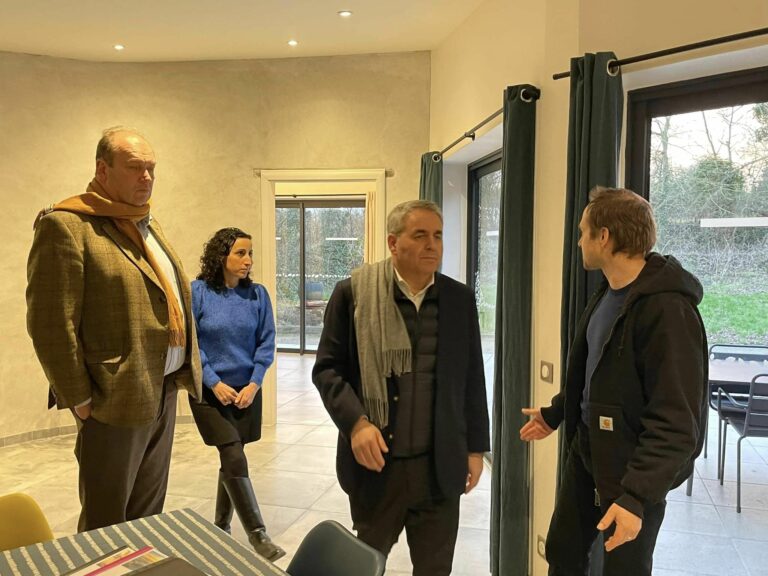 Avec Xavier Bertrand, Président de la Région Hauts-de-France aux Bobos à la ferm…