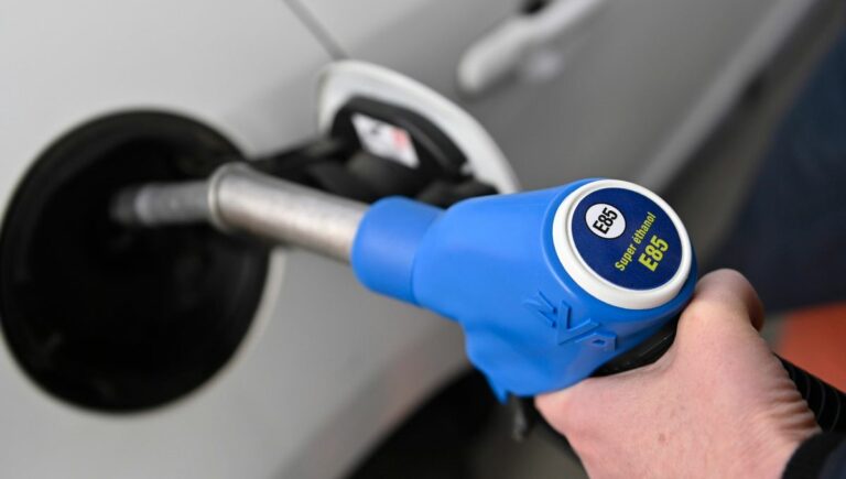 Jusqu’à 400€ de subvention pour rouler moins cher et moins polluant. L’aide 2023… Jusqu’à 400€ de subvention pour rouler moins cher et moins polluant. L’aide 2023…
