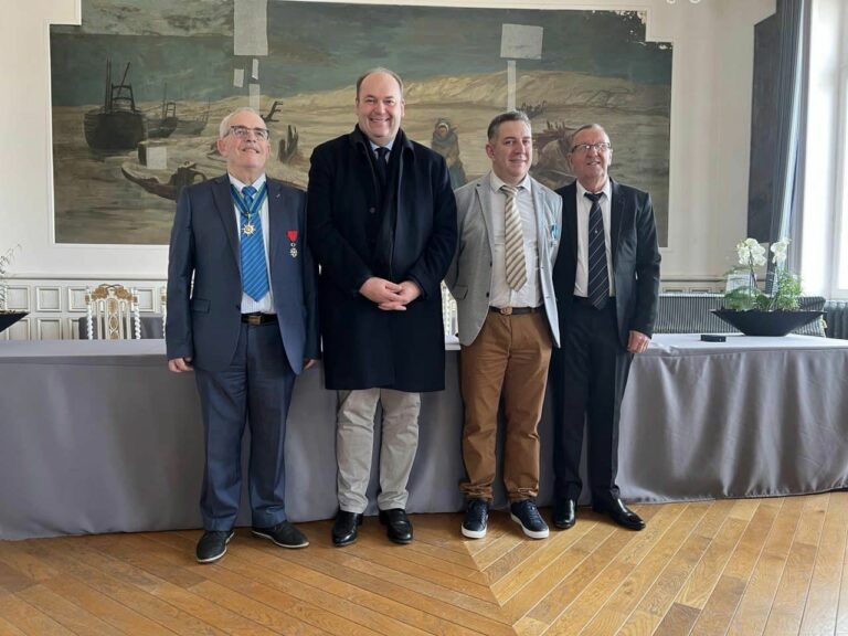 Félicitations à Bruno Dachicourt qui s’est vu remettre l’insigne de Chevalier du… Félicitations à Bruno Dachicourt qui s’est vu remettre l’insigne de Chevalier du…