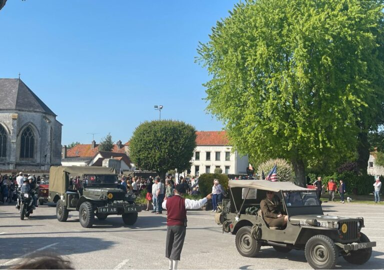 Orchestrée par l’association « Faire revivre l’histoire », une parade militaire… Orchestrée par l’association « Faire revivre l’histoire », une parade militaire…