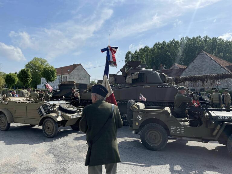 Après Beaurainville, c’est à Blangy-Sur-Ternoise que le cortège militaire a fai… Après Beaurainville, c’est à Blangy-Sur-Ternoise que le cortège militaire a fai…