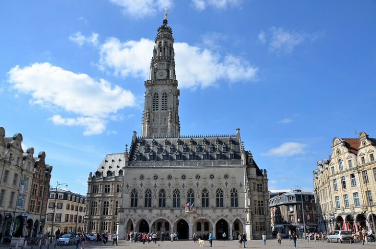 Aux côtés des victimes de l’attentat d’Arras